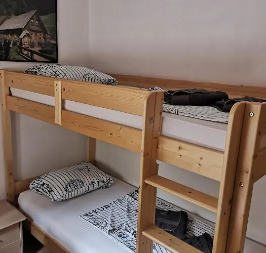 House Ceh 別荘 Črni Kal