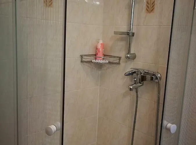 House Ceh * Črni Kal